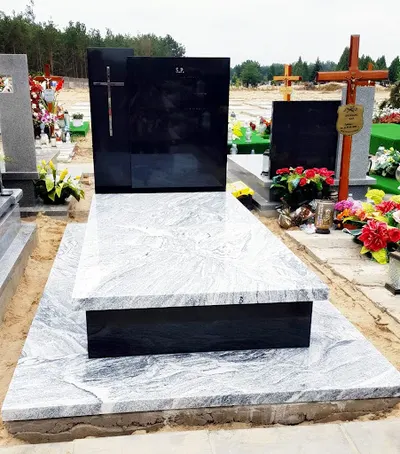 Nagrobki, groby, grobowce Radom - Korzeniowscy - kamieniarstwo